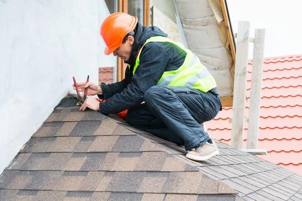 How a Roof Installation Contractor Ensures a Long-Lasting Roof